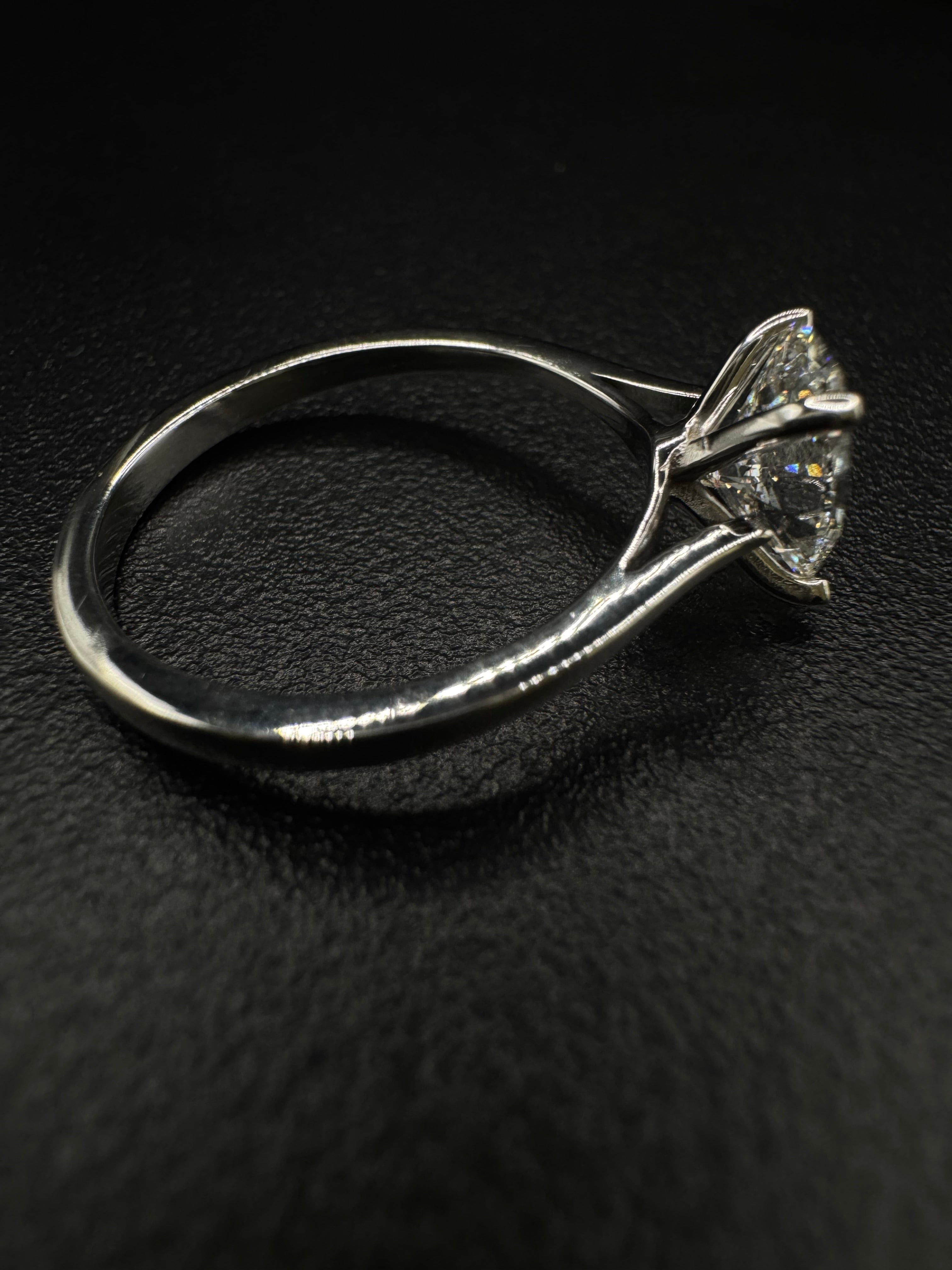 1.5c Oval solitaire