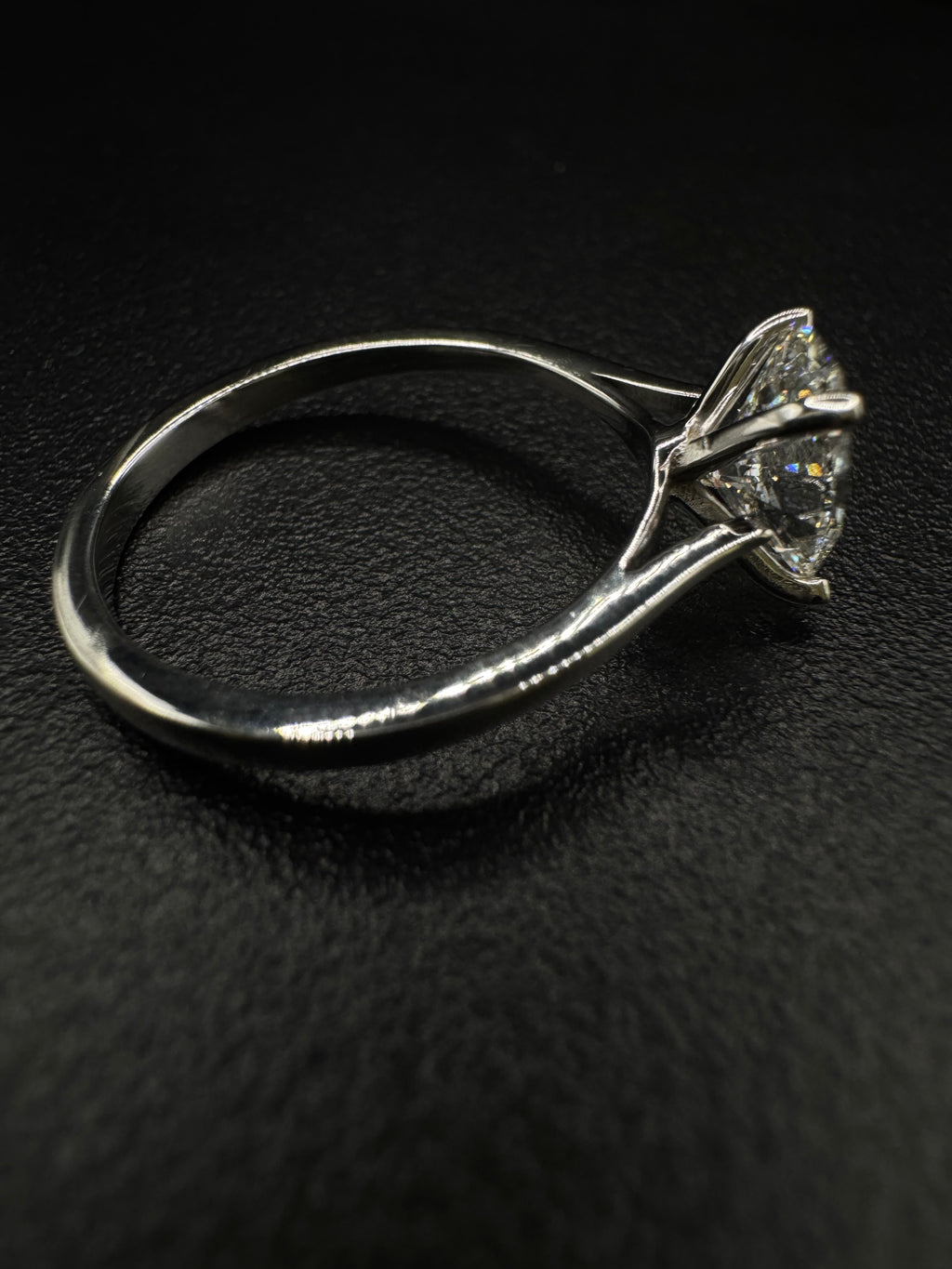 1.5c Oval solitaire