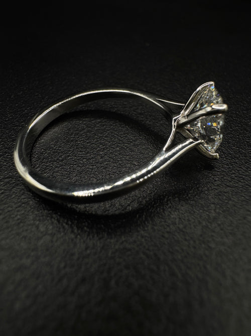 1.5c Oval solitaire