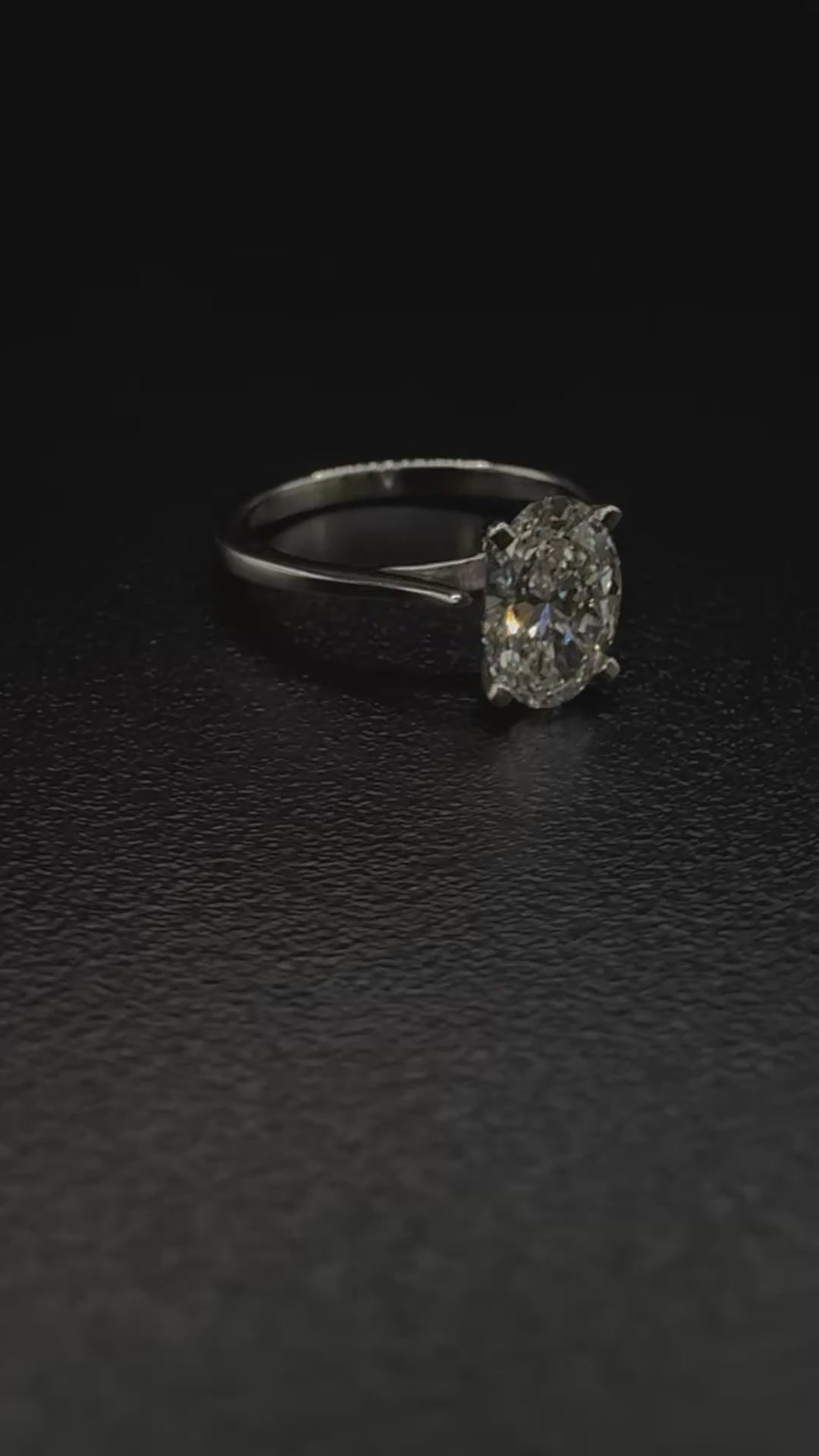 1.5c Oval solitaire